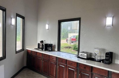 Little Rock Apartment | Studio 6 Little Rock|Queen bed,Sofa Bed,Nsmk|Kitchen