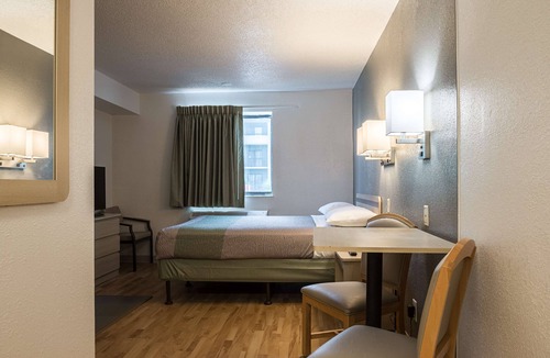 Miamisburg Hotel | Studio 6 Miamisburg, OH - Dayton