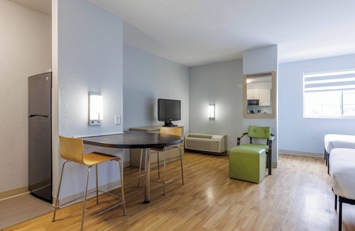 Gateway Hotel | Studio 6 Mississauga, ON - Toronto