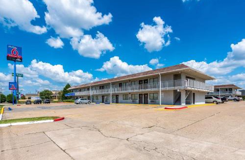 Monroe Hotel | Studio 6-Monroe, LA - Hwy 165