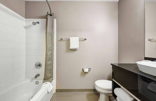 Mountlake Terrace Hotel | Studio 6 Mountlake Terrace, WA - Seattle