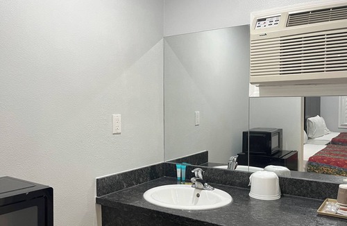 Dimond Hotel | Studio 6 – Oakland, CA – San Francisco Berkeley Area