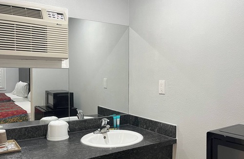 Dimond Hotel | Studio 6 – Oakland, CA – San Francisco Berkeley Area