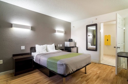 Plano Hotel | Studio 6 Plano, TX - Dallas - Plano Medical Center