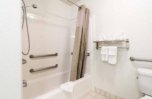 Plano Hotel | Studio 6 Plano, TX - Dallas - Plano Medical Center