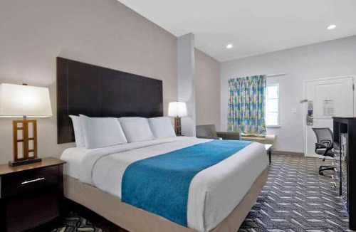 Pleasanton Hotel | Studio 6-Pleasanton, TX