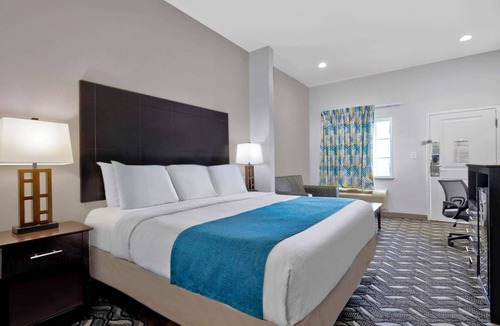 Pleasanton Hotel | Studio 6 Pleasanton, TX
