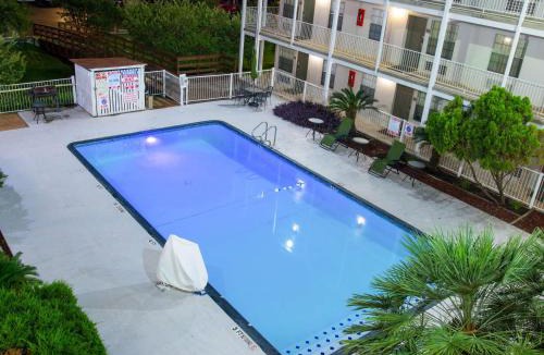 Lackland Terrace Hotel | Studio 6-San Antonio, TX - Lackland AFB