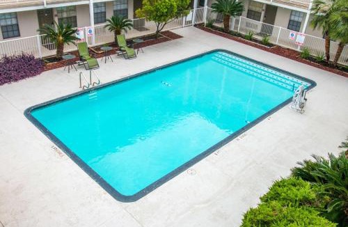Lackland Terrace Hotel | Studio 6-San Antonio, TX - Lackland AFB