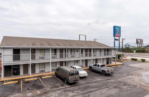 North San Antonio - SAT Hotel | Studio 6-San Antonio, TX - Fort Sam Houston Area