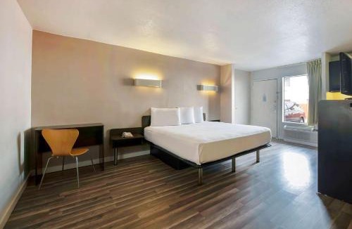 North San Antonio - SAT Hotel | Studio 6-San Antonio, TX - Airport