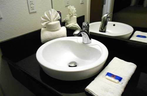 North San Antonio - SAT Hotel | Studio 6 San Antonio, TX - Airport