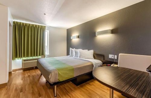 San Marcos Hotel | Studio 6-San Marcos, TX