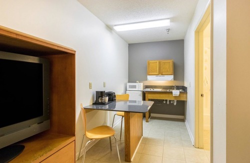 Statesboro Hotel | Studio 6 Statesboro, GA