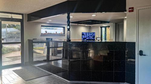 Dallas Hotel | Studio 6 Suites Dallas TX - Loop 12 West
