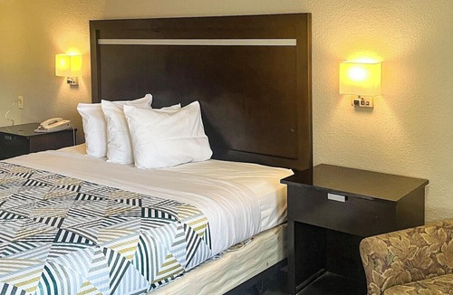 Dallas Hotel | Studio 6 Suites Dallas. TX - Loop 12 West
