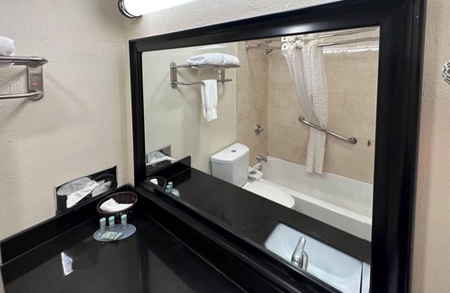 Dallas Design District Hotel | Studio 6 Suites - Dallas, TX - Downtown