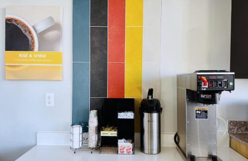 Elkhart Hotel | Studio 6 Suites Elkhart, IN