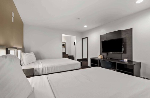 Central Escondido Hotel | Studio 6 Suites Escondido, CA