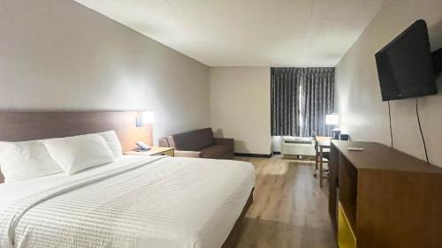 Fremont Hotel | Studio 6 Suites Fremont, OH