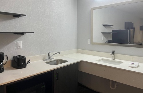 Hurricane Hotel | Studio 6 Suites Hurricane, Wv