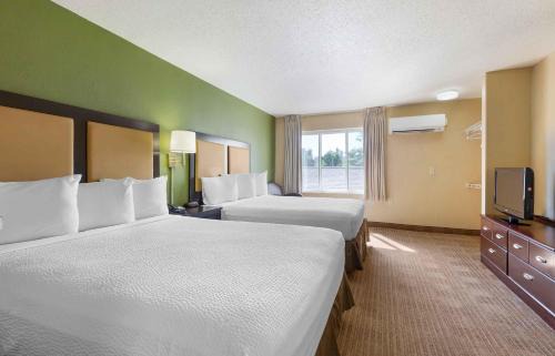 Secret Cove Hotel | Studio 6 Suites Jacksonville Deerwood Park FL