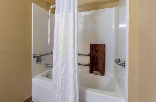 Tougaloo Hotel | Studio 6 Suites Jackson Ridgeland MS