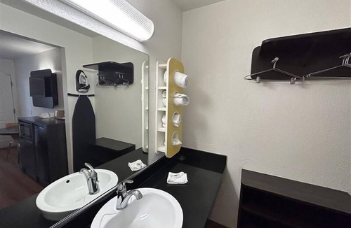 La Sierra Hotel | Studio 6 Suites - Riverside, Ca
