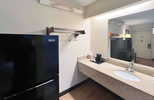 Flournoy Hotel | Studio 6 Suites Shreveport, LA – Industrial Loop
