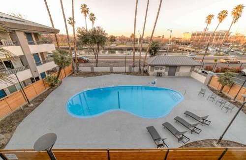 Civic Center Hotel | Studio 6 Suites Stockton, CA Waterfront