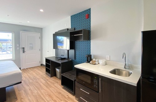 Civic Center Hotel | Studio 6 Suites – Stockton, CA – Waterfront