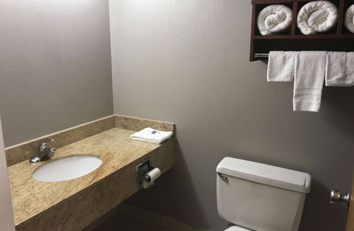Tupelo Hotel | Studio 6 Suites Tupelo, MS - North