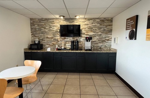 Urbana Hotel | Studio 6 Suites Urbana, IL