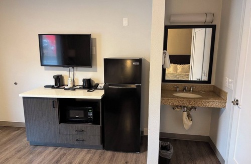 Downtown Vancouver Hotel | Studio 6 Suites Vancouver, Wa - Waterfront