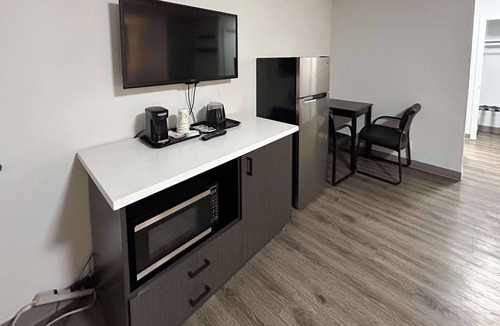 Downtown Vancouver Hotel | Studio 6 Suites Vancouver, Wa - Waterfront