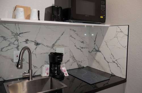 South End Hotel | Studio 6 Tacoma, WA - South