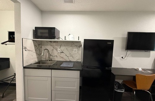 South End Hotel | Studio 6 Tacoma, WA - South