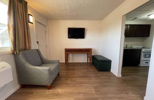 Neptune City Hotel | Studio 6 Tinton Falls, NJ - Neptune