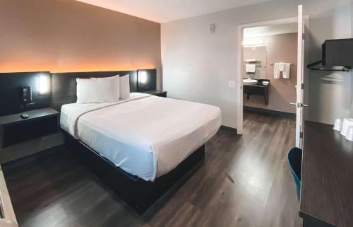 West Sacramento Hotel | Studio 6 West Sacramento CA