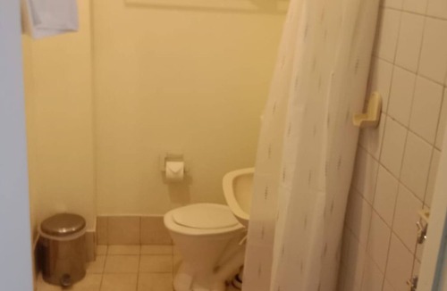 Adelaide Central Business District Cabin | Studio 6 - Wright Lodge