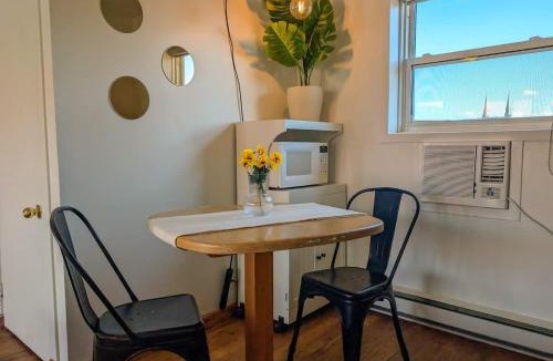 Ste Anne de Beaupre Apartment | Studio 7 - 2 min du Bord de l'eau Foyer & Barbecue