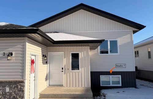 Winkler Apartment | Studio 7 – Mighty, Modern, Fully Equipped