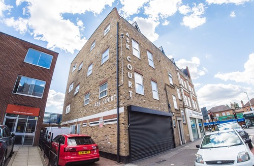 Valentines Apartment | Studio 7 minutes’ walk from Ilford Rail Station