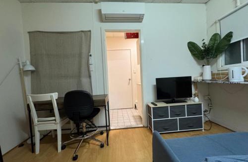 Adelaide Central Business District Cabin | Studio 7 - Wright Lodge