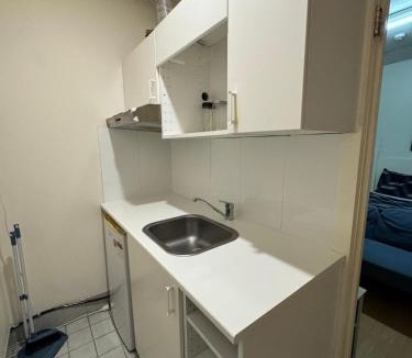 Adelaide Central Business District Cabin | Studio 7 - Wright Lodge