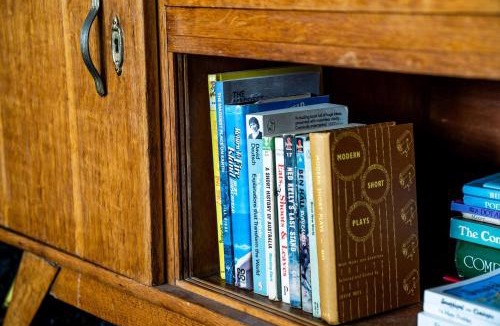 Mount Clear House | 'Studio 74' A Spacious, Nostalgic Country Retreat