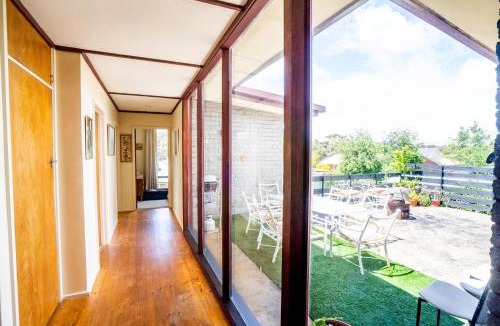 Mount Clear House | 'Studio 74' A Spacious, Nostalgic Country Retreat