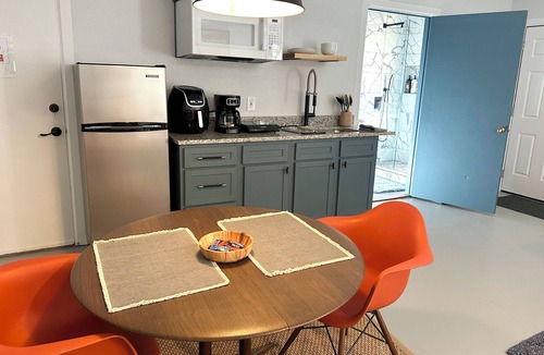 Central Oklahoma City Apartment | Studio | 8 min to Integris Baptist Portland Ave | Kitchen, Wi-Fi, Free Parking #MR