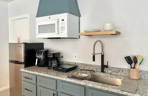 Central Oklahoma City Apartment | Studio | 8 min to Integris Baptist Portland Ave | Kitchen, Wi-Fi, Free Parking #MR