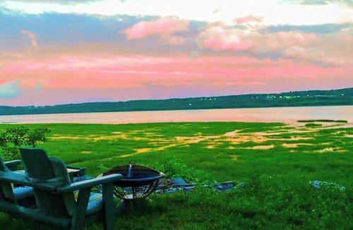 Ste Anne de Beaupre Apartment | Studio 9 | 2 Min Waterfront | BBQ & Fireplace